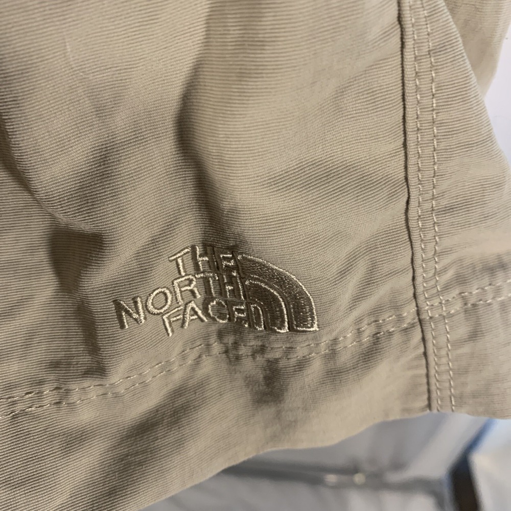 The North Face Khaki Cargo Shorts - Size‎ 36 Men's - Picture 2 of 10